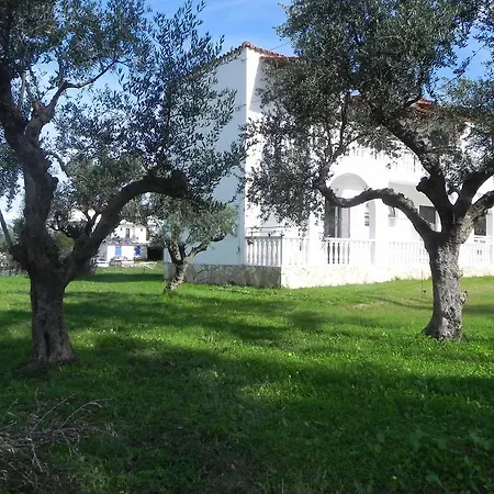 Explorer's Rest Argassi